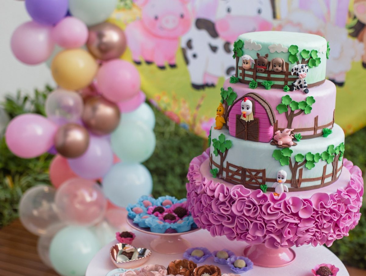 Delicious theme based cakes for loved ones